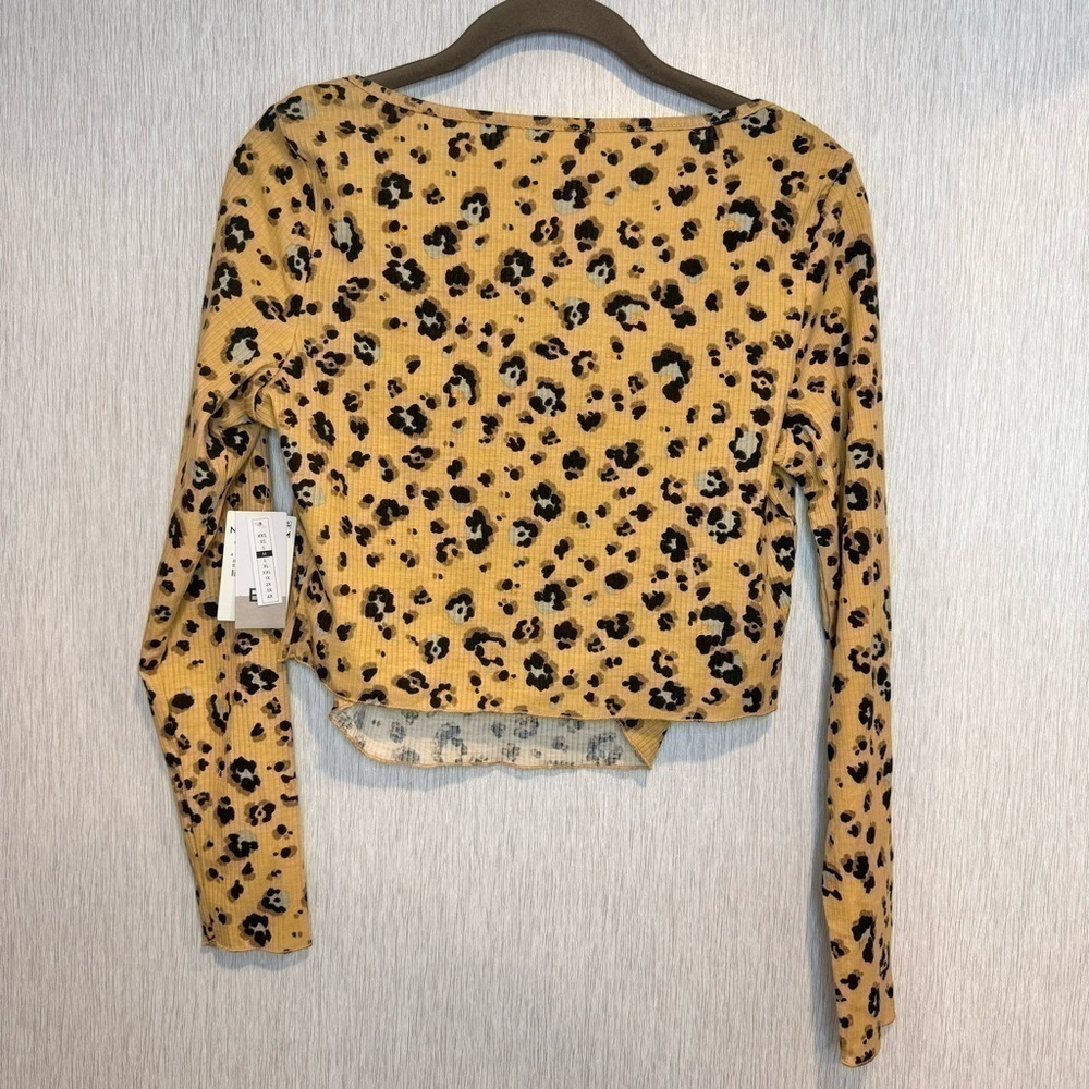 NWT BP Biege Nougat Leopard Crop Top Tank & Cardigan Attached Set Medium - Picture 10 of 10